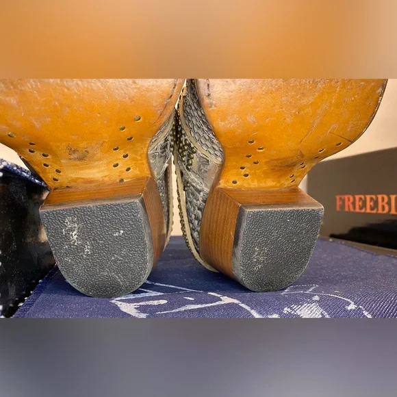 Ariat Dixon Rock N Roll Silver Snake Print Western Booties • Sz 7.5 • EUC - Picture 7 of 8